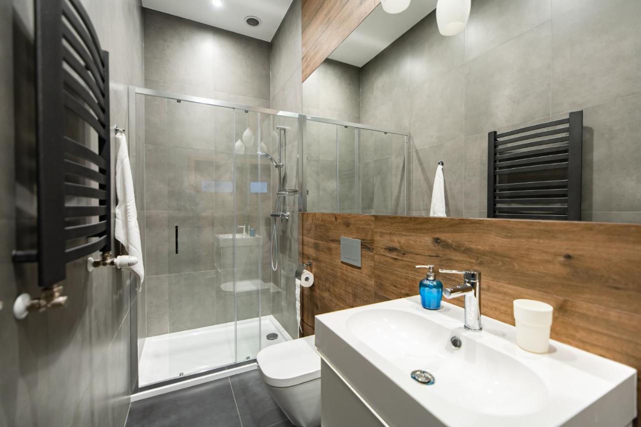 Neo Sky Apartment, Free Parking, 15 Min Walk Old Town&Kazimierz - By Homelike Krakow Luaran gambar